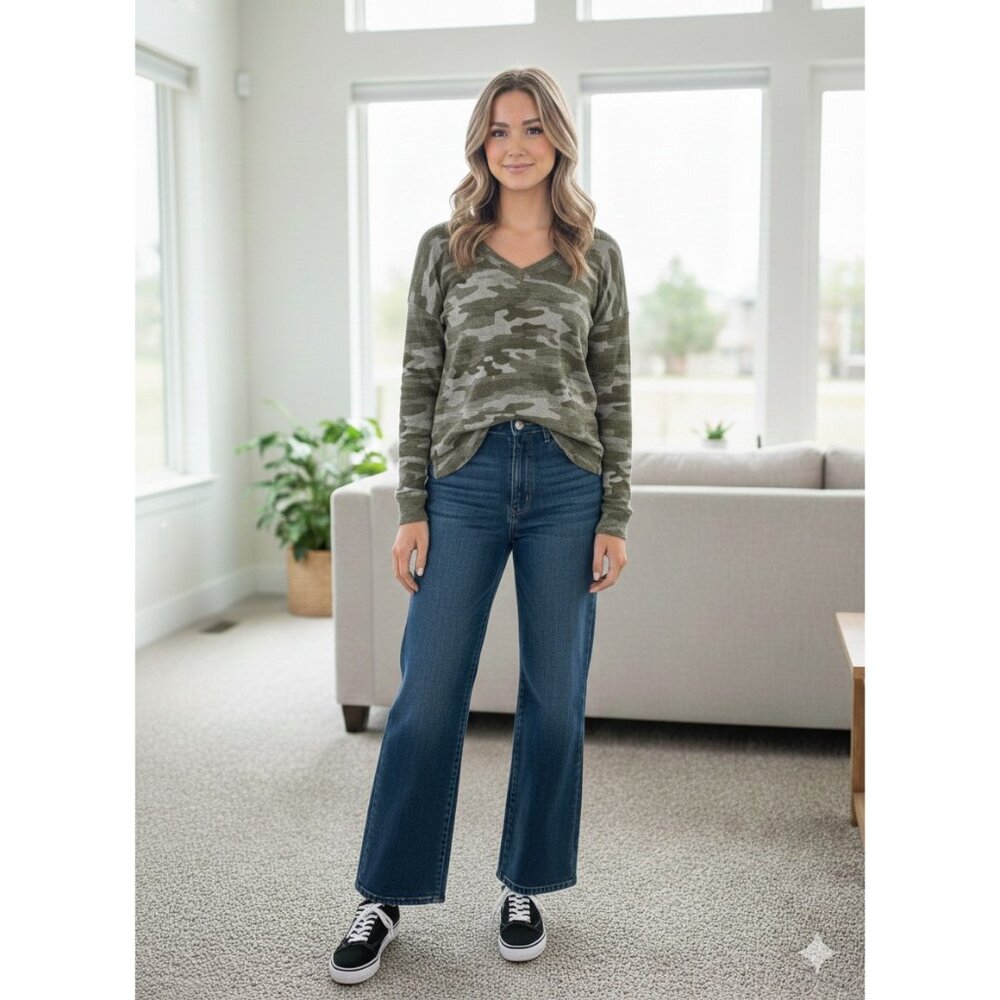 American Eagle Outfitters Shirt Womens XS Green Camo Thermal V Neck Oversized